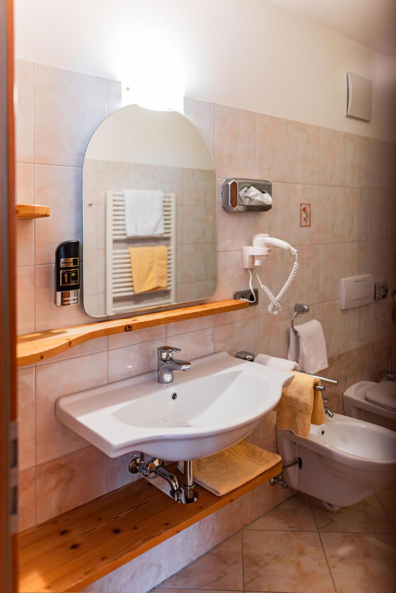 Hotel Ultnerhof Santa Gertrude Eksteriør bilde
